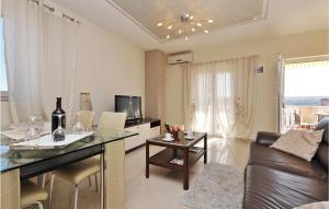 TV a/nebo společenská místnost v ubytování Apartment Posedarje 32