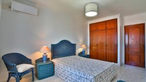 Giường trong phòng chung tại Manta Rota Mar Apartamento