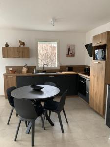 Kuchyň nebo kuchyňský kout v ubytování T4 VUE IMPRENABLE montagnes et ville