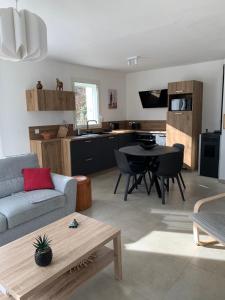 Kuchyň nebo kuchyňský kout v ubytování T4 VUE IMPRENABLE montagnes et ville