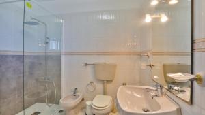 Phòng tắm tại Manta Rota Mar Apartamento +19 ảnh