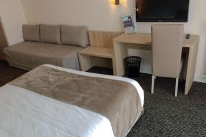 Postel nebo postele na pokoji v ubytování Brit Hôtel De L'océan