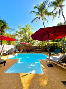 Bazén v ubytování Hôtel Coco Island nebo v jeho okolí
