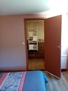 Postel nebo postele na pokoji v ubytování Brit Hotel St-Quentin/Nord