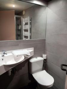 Koupelna v ubytování Brit Hotel St-Quentin/Nord