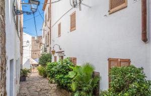 Vonkajšia záhrada v ubytovaní Stunning Apartment In Tossa De Mar