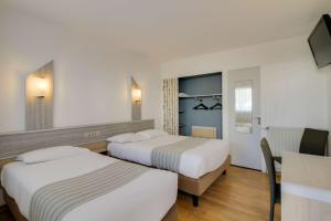 Ένα ή περισσότερα κρεβάτια σε δωμάτιο στο Brit Hotel Dijon Hermes