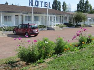 Κήπος έξω από το Brit Hotel Dijon Hermes