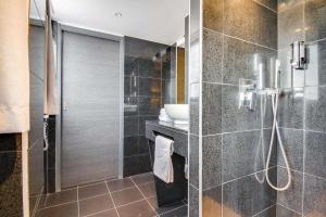 Koupelna v ubytování Brit Hotel Porte d'Espagne