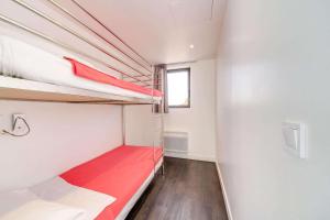Postel nebo postele na pokoji v ubytování Brit Hotel Porte d'Espagne