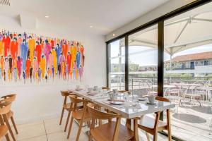 Restaurace v ubytování Brit Hotel Porte d'Espagne