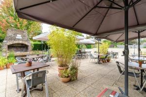 Zahrada ubytování Brit Hotel le Cygne