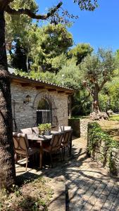 a table and chairs sitting on a patio at La Torretta di Francavilla al Mare in Francavilla al Mare