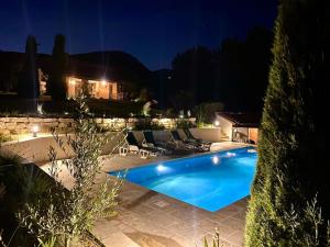 Bazén v ubytování Chez Nelly - Villa avec vue imprenable nebo v jeho okolí