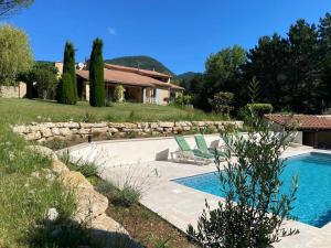 Bazén v ubytování Chez Nelly - Villa avec vue imprenable nebo v jeho okolí