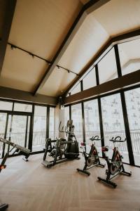 Fitness centrum a/nebo fitness zařízení v ubytování Amani Grand #332, Near Mactan Airport,Fast WIFI, Netflix & Pool