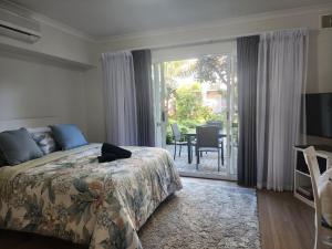 Voodi või voodid majutusasutuse Apartment in Apollo Quays resort with shared Jetty toas