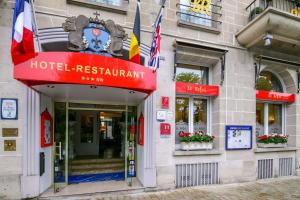a hotel restaurant with a red sign on a building at Brit Hotel Privil&egrave;ge Le Royal - Centre Gare in Troyes
