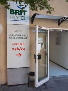 Certifikát, hodnocení, plakát nebo jiný dokument vystavený v ubytování Brit Hotel Mulhouse Centre