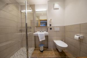 Ένα μπάνιο στο Nationalpark Chalet Glockhaus +40 φωτογραφίες