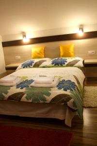 Posteľ alebo postele v izbe v ubytovaní Guest House Vila Pod Lesom