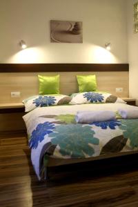Giường trong phòng chung tại Guest House Vila Pod Lesom