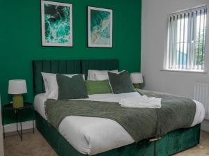 Postel nebo postele na pokoji v ubytování Free Parking, Families, Short Stays - Durham