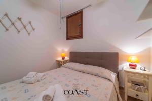 a bedroom with a bed and two night stands at Family Flat - Casa vacanza ideale per famiglie in Olbia
