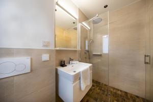 Bilik mandi di Nationalpark Chalet Daberspitze +43 gambar