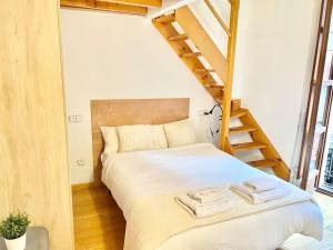 a bedroom with a bed with two towels on it at Apto La Muralla Centro - Playa in Gijón
