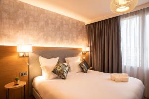 Postel nebo postele na pokoji v ubytování Brit Hotel Paris Orly Rungis