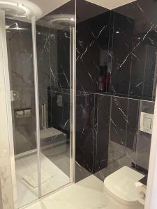Koupelna v ubytování Brit Hotel Paris Orly Rungis