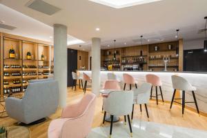 Lounge nebo bar v ubytování Brit Hotel Paris Orly Rungis