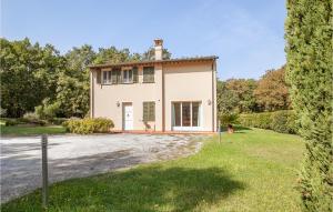 Vonkajšia záhrada v ubytovaní Cozy Home In Pontedera Pi With Wifi