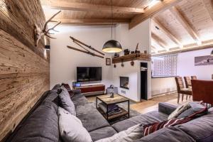 Televízia a/alebo spoločenská miestnosť v ubytovaní Nationalpark Chalet Schwarzes Hörndl