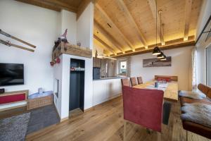 Kuchyňa alebo kuchynka v ubytovaní Nationalpark Chalet Schwarzes Hörndl