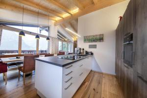 Kuchyňa alebo kuchynka v ubytovaní Nationalpark Chalet Schwarzes Hörndl
