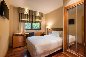 Postel nebo postele na pokoji v ubytování Hotel Ciudad de Valladolid