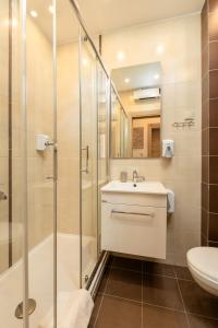 Apart hotel M S KATUNJANIN的一间浴室