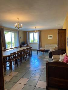 Mynd úr myndasafni af Spacious calm gite - 4 bedrooms, pool, view, pétanque í Vinsobres