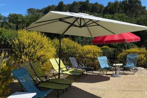 Mynd úr myndasafni af Spacious calm gite - 4 bedrooms, pool, view, pétanque í Vinsobres