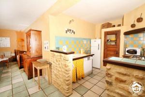 Mynd úr myndasafni af Spacious calm gite - 4 bedrooms, pool, view, pétanque í Vinsobres