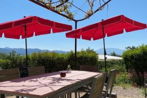 Mynd úr myndasafni af Spacious calm gite - 4 bedrooms, pool, view, pétanque í Vinsobres