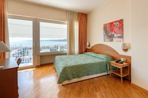 Postel nebo postele na pokoji v ubytování Hotel Scogliera