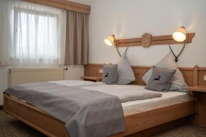 Postel nebo postele na pokoji v ubytování Hotel Gasthof Alter Wirt