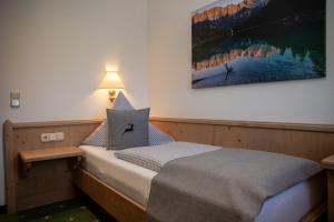 Postel nebo postele na pokoji v ubytování Hotel Gasthof Alter Wirt + 37 fotografií