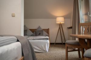 Postel nebo postele na pokoji v ubytování Hotel Gasthof Alter Wirt