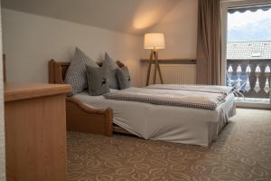 Postel nebo postele na pokoji v ubytování Hotel Gasthof Alter Wirt