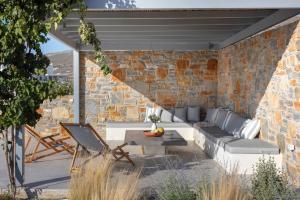 Posezení v ubytování Villa Fryni, private pool & seaview by Naxos Dunes
