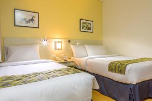 Postel nebo postele na pokoji v ubytování Hamersons Hotel Cebu